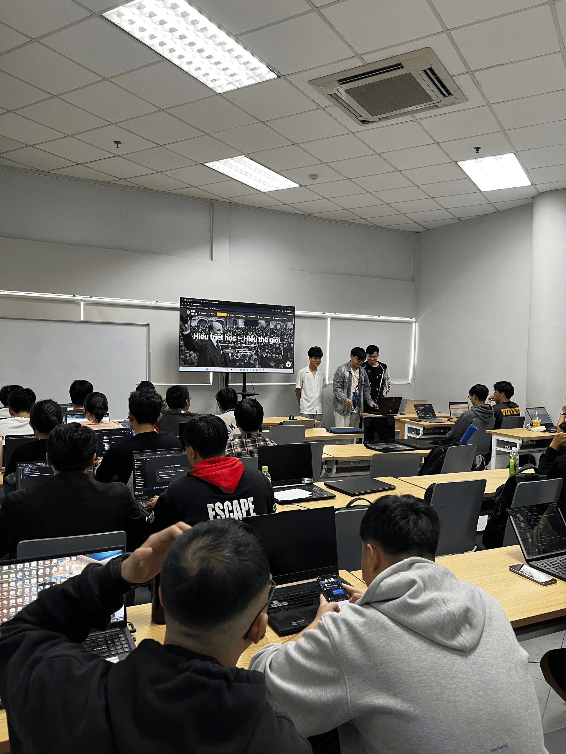 ClassTour MLN122 - Cô Nguyễn Thúy Phương - Hình 3