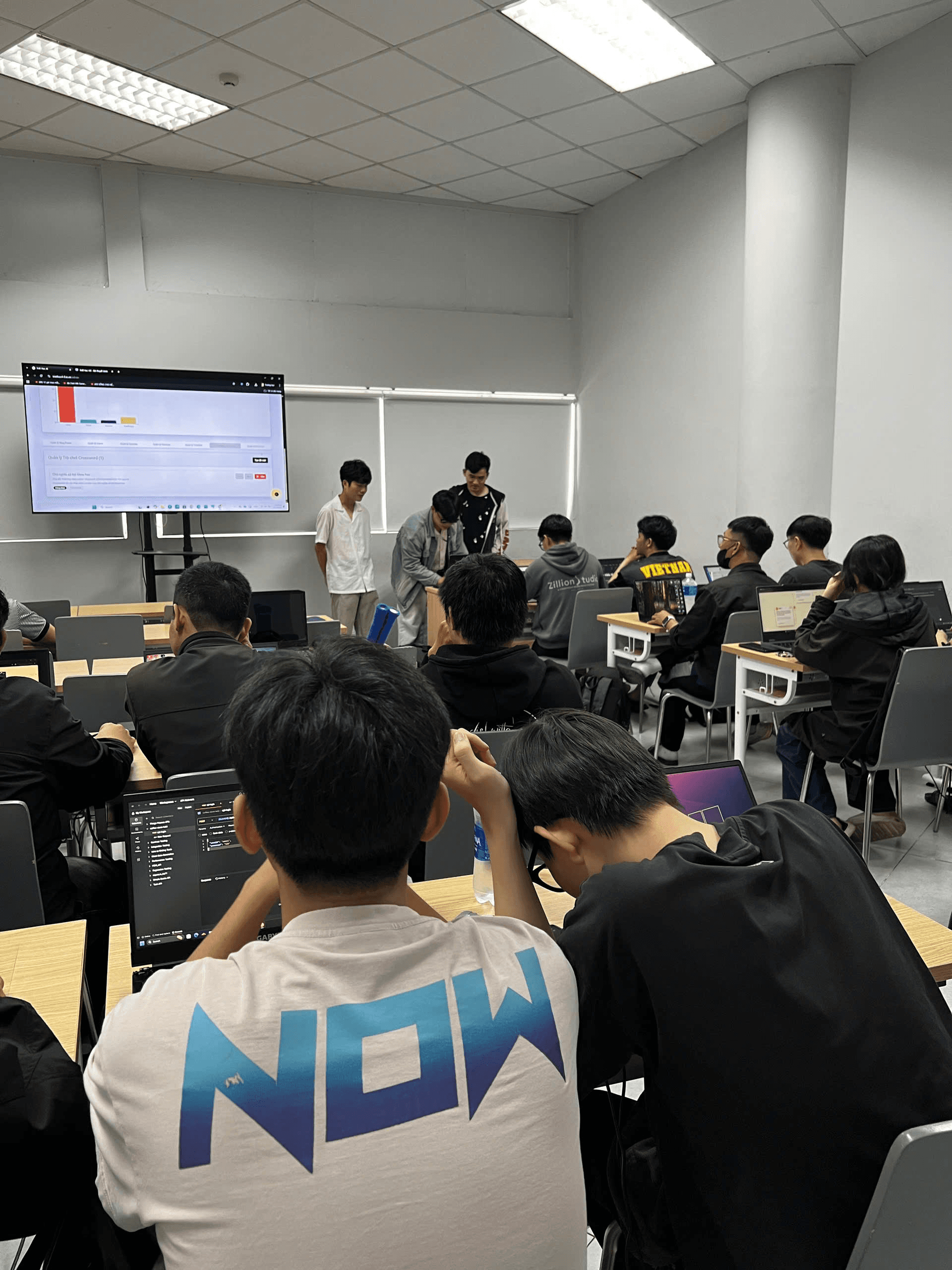 ClassTour MLN122 - Cô Nguyễn Thúy Phương - Hình 1